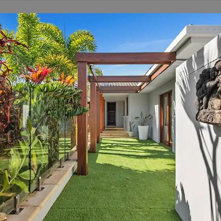 Broadbeach Bungalow - Heated Pool - Sleeps 7 Gold Coast Zewnętrze zdjęcie